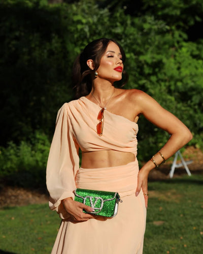 Empoderamento Através da Moda: Como Bia Simões Inspira Mulheres a Se Sentirem Únicas e Confiança em Cada Look