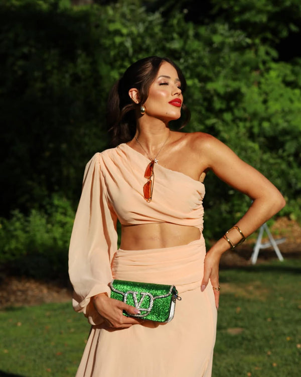 Empoderamento Através da Moda: Como Bia Simões Inspira Mulheres a Se Sentirem Únicas e Confiança em Cada Look
